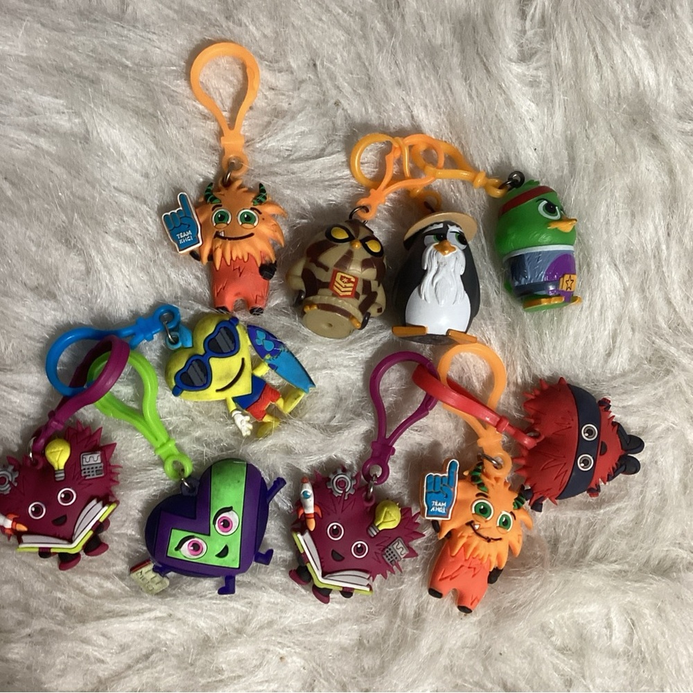 Birds, American Heart Association & Misc Lot of 10 Keychains Backpack Bag Charms